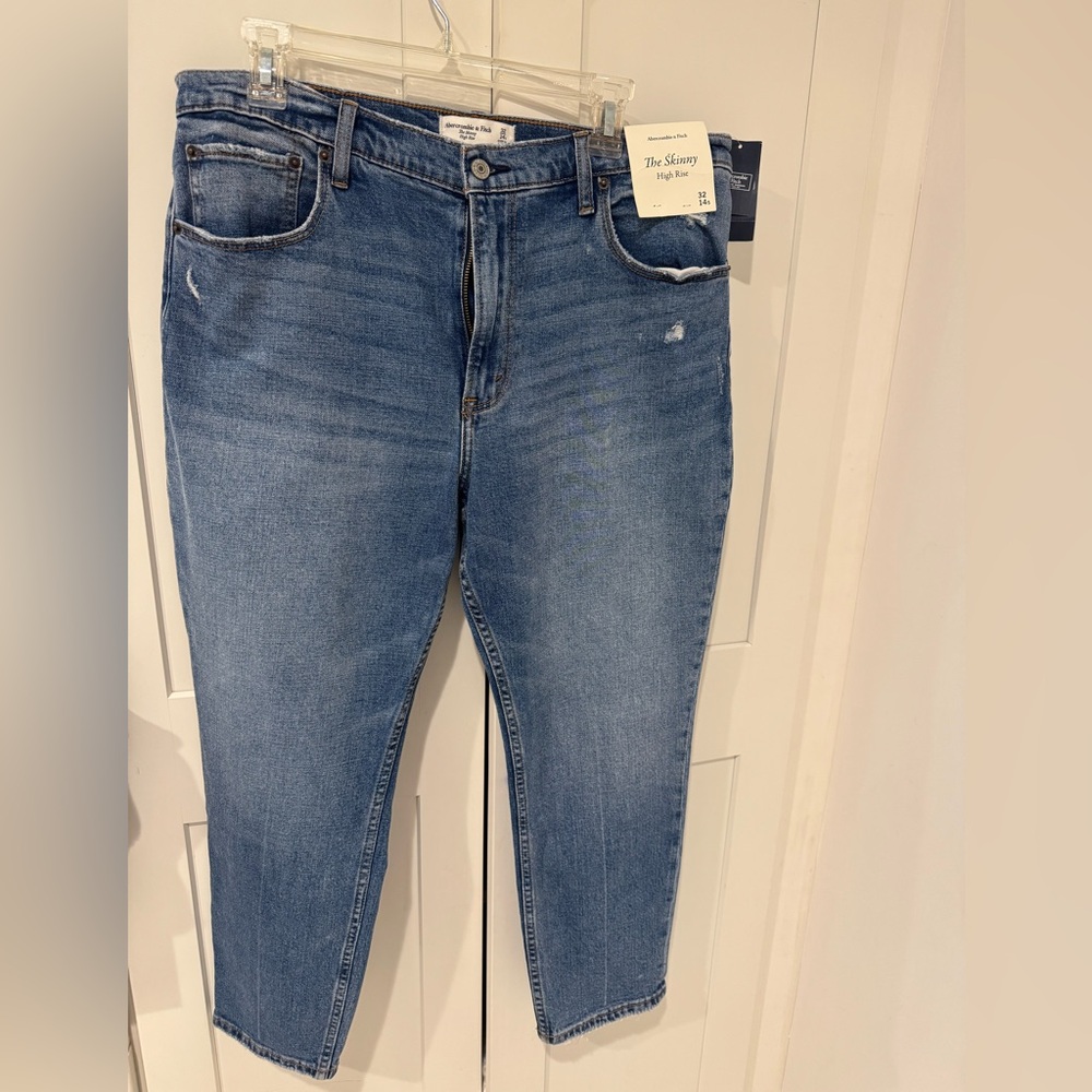 NWT Abercrombie & Fitch skinny high rise Women’s Blue Jeans size 32/14